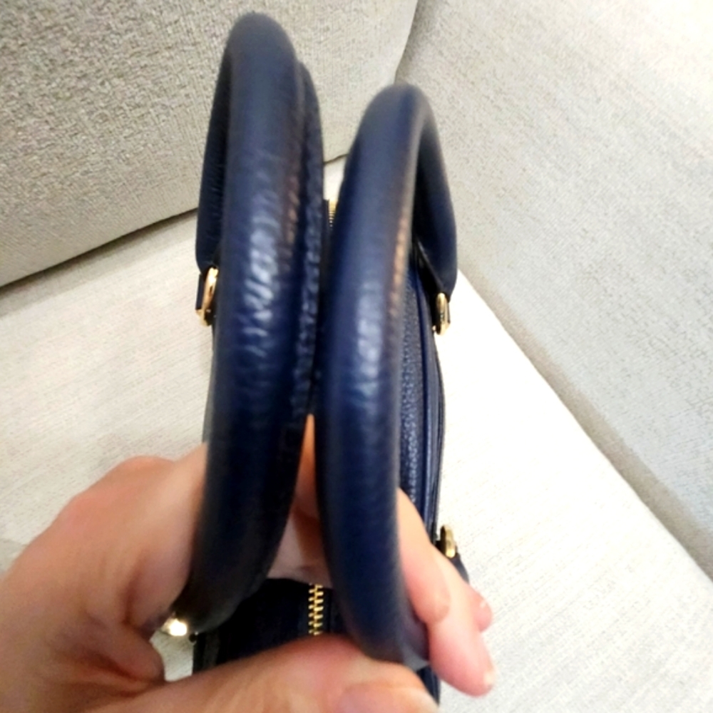 Like New Michael Kors Navy Blue Crossbody Bag Purse - Picture 7 of 15